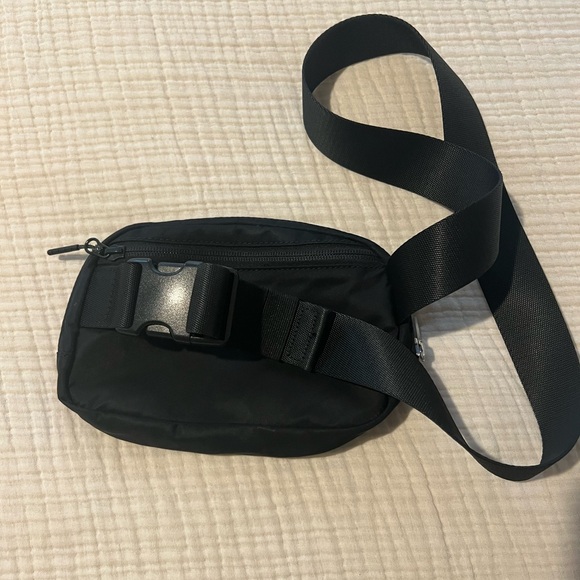lululemon athletica Black Belt Bag - Picture 2 of 2
